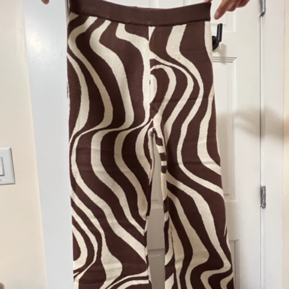Funky isalis Brown Pants in Wavy Pattern